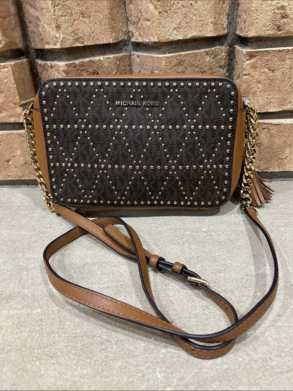 MICHAEL KORS Jet Set Signature Studded Tassel Crossbody Brown Tan 32F7GGNM2V